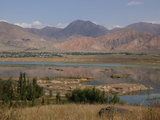 Fototapeta na wymiar Toktogul reservoir in Kyrgyzstan.