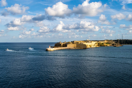 Fort Ricasoli guarding the entrance to the port of Valletta