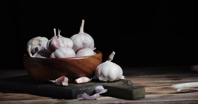 The skin from the garlic blows air.