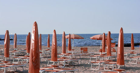 beaches almost deserted by the crisis in the sector