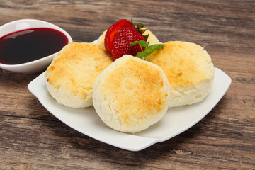 Curd pancakes with jam and stravberry