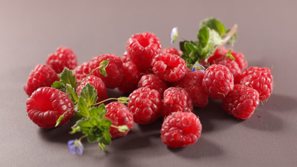 group of raspberry fruit and leaf