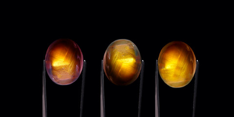  star sapphire Is a gemstone that is rare and expensive In the gemstone clamp