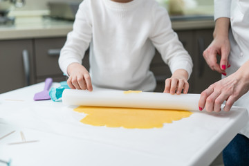 Obraz na płótnie Canvas Shortcrust pastry finely chiseled hands, a white table, kitchen