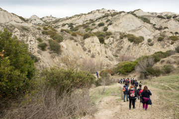 Obraz premium Calanchi z Aliano (Matera). Park wąwozów Aliano, gliniane rzeźby wywołane wodą deszczową zerodowały powierzchnię. Złe tereny Basilicata, księżycowy krajobraz w południowych Włoszech