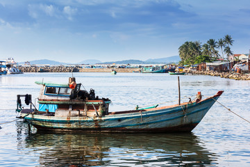 Fototapeta na wymiar boats in the gulf of Phu Quoc island.
