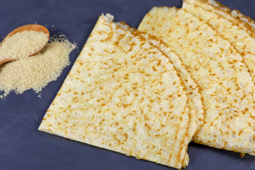 crêpes bretonnes sur une table