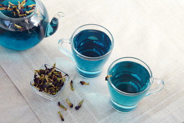 Obraz na płótnie Canvas Two cups and teapot of Butterfly pea tea (flower blue tea)