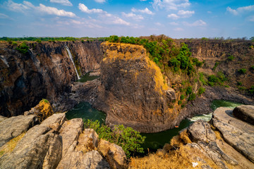 ジンバブエとザンビアにまたがるヴィクトリアの滝