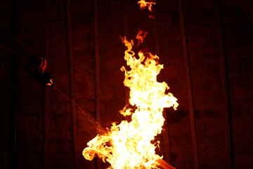 Flammen aus einer Feuerschale