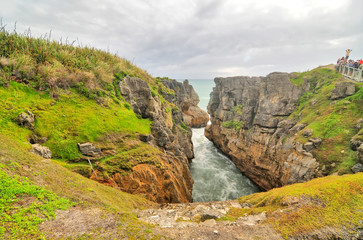 Punakaiki New Zealand: Pancake rocks and blowholes.