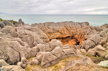 Punakaiki New Zealand: Pancake rocks and blowholes.