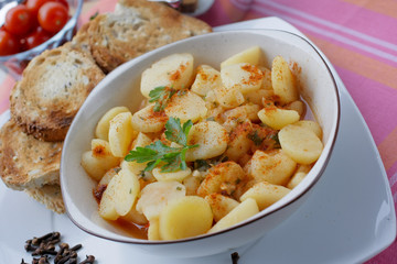 Salade de pommes de terre au safran