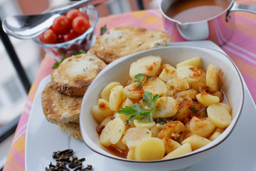 Salade de pommes de terre au safran