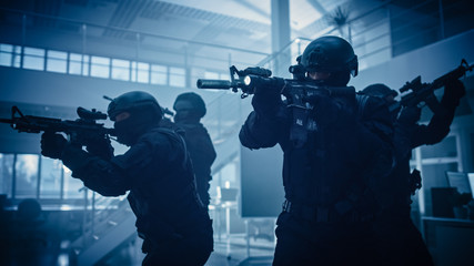 Close Up Portraits of Masked Squad of Armed SWAT Police Officers Storm a Dark Seized Office Building with Desks and Computers. Soldiers with Rifles and Flashlights Move Forward and Cover Surroundings. - obrazy, fototapety, plakaty