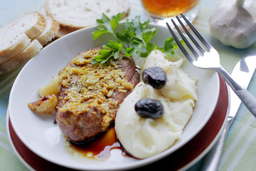 Recette d'un gigot d'agneau accopagné d'une purée de pommes de terre