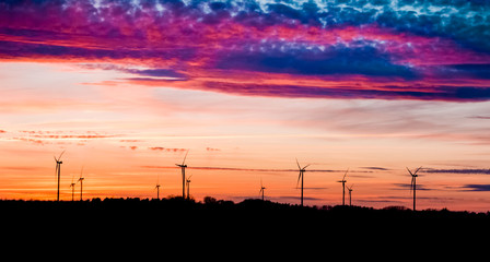 Zachód z wiatrakami © Robert