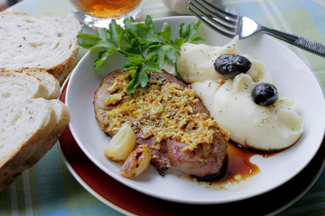 Recette d'un gigot d'agneau accopagné d'une purée de pommes de terre