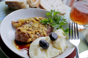 Recette d'un gigot d'agneau accopagné d'une purée de pommes de terre