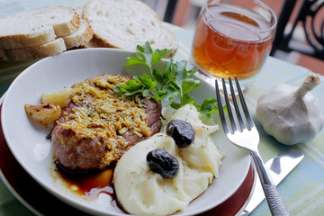 Recette d'un gigot d'agneau accopagné d'une purée de pommes de terre