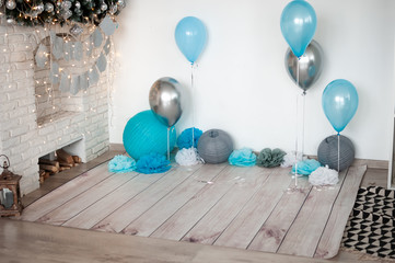 Grey and blue air balloons near the wall