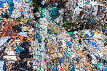 Plastic packaging reuse and recycling 
