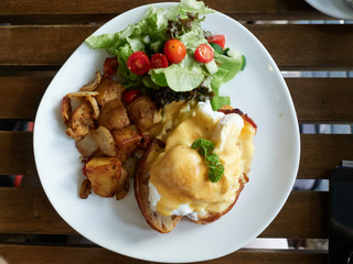 An egg benedict breakfast