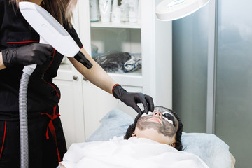 Laser peeling mask of activated carbon.