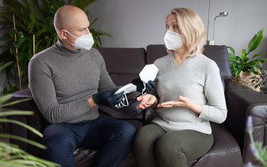 A man brought quarantine masks and gloves to an elderly woman