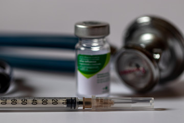 FRASCO COM VACINA TRATAMENTO COVID-19