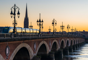 Tramway de Bordeaux sur le pont de Pierre