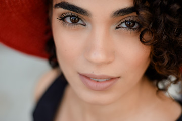 Retrato feminino, beleza natural.