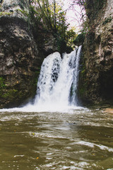 Cascade de la Venoge à l’automne (Canton de Vaud, Suisse)