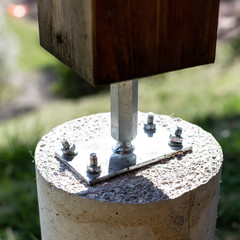 Platine sur pied béton