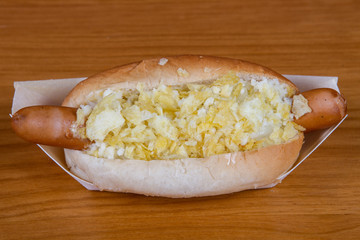 hotdog with potato chips