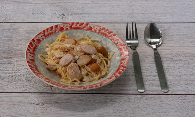 Spaghetti Carbonara with Sausages 211