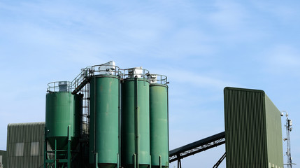 Tall industrial storage silos © simonXT2