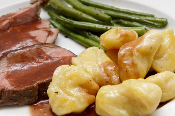 Leg of lamb with homemade gnocchi and green beans