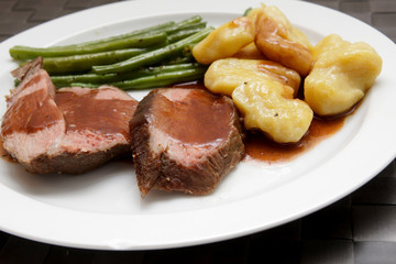 Leg of lamb with homemade gnocchi and green beans