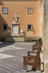 Fototapeta na wymiar Malta / Malta 03.09.2015. Joseph Nicolai Zammit, Maltese doctor and philosopher, monument with lions, Upper Barracca Garden, Valletta, Malta
