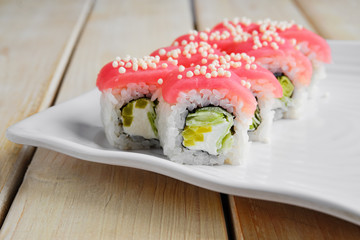 Rolls with tuna, persian cucumber and scallion