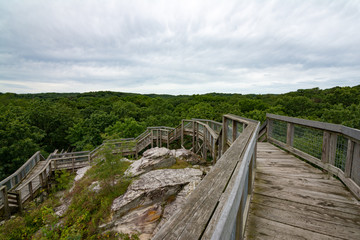 Fototapeta na wymiar Viewing platform overlooking Castle Rock state park, Illinois, USA.