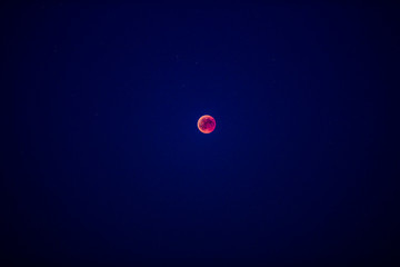 Vollmond bei Mitternacht: Blutmond