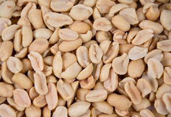 Salted and roasted peanuts