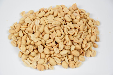 Salted and roasted peanuts