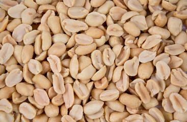 Salted and roasted peanuts