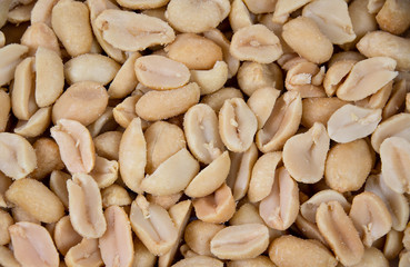 Salted and roasted peanuts