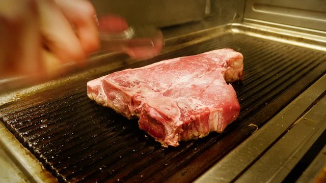 Bistecca fiorentina in cottura