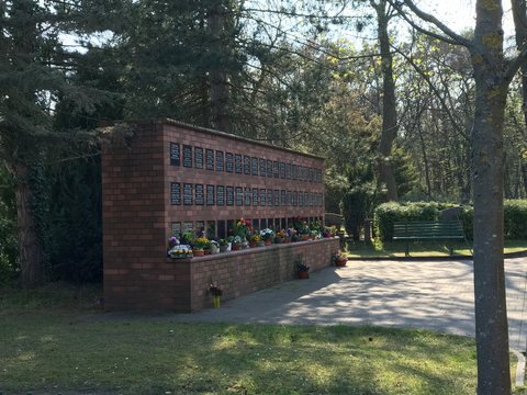 friedhof beisetzung urnen urnengrab, streuweise