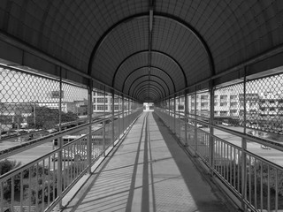 Obraz na płótnie Canvas Empty Footbridge In City